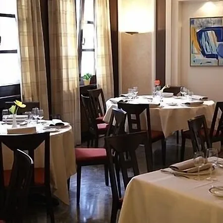 Logis Acacia Hotel 3*