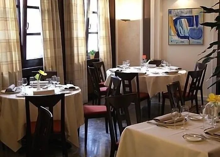 Logis Acacia Hotel 3*