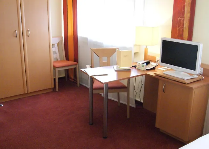 Logis Acacia Hotel 3*